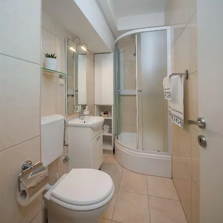 Centerlink Apartment Split