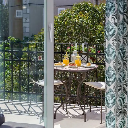 Centerlink Apartment