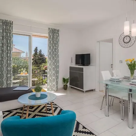Centerlink Apartment