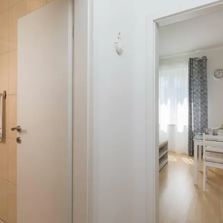 Centerlink Apartment Split