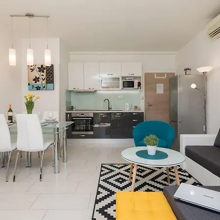 Centerlink Apartman *