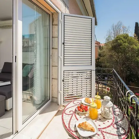 Centerlink Apartment