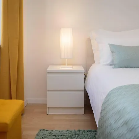 Centerlink Apartment Split